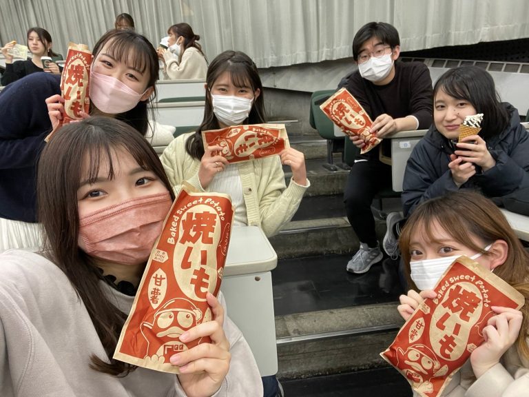 FL.OB おやつ(やきいも)休憩の一幕